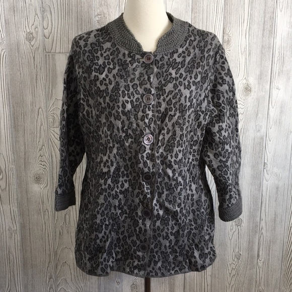 JH Collectibles Woman Gray Animal Print Wool Cardigan - Picture 1 of 10